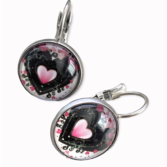 Printed heart earrings with stainless steel lever back hook. - Picture 1 of 5